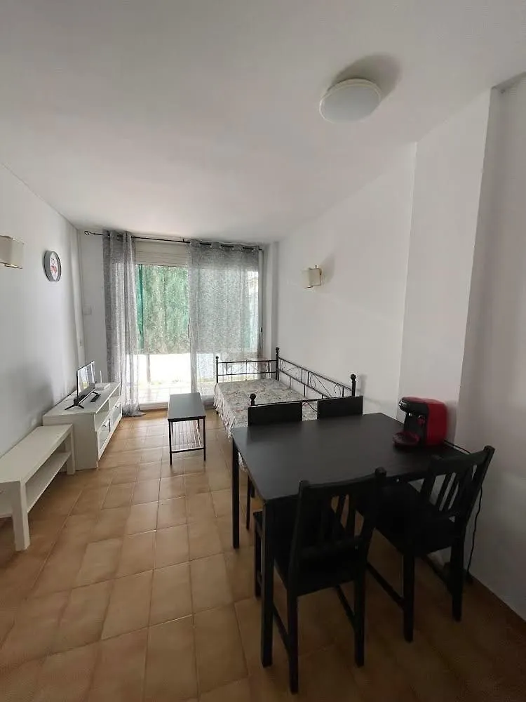 Piso Reformado Con Terraza, Piscina, 3 Minutos De Playa De Fenals Apartment Lloret de Mar