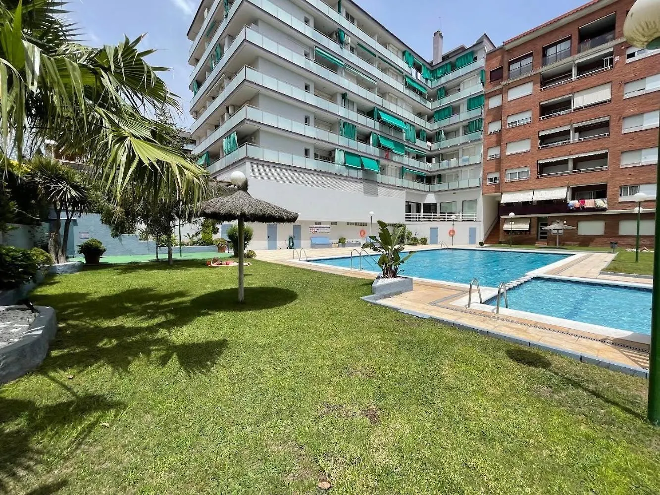Piso Reformado Con Terraza, Piscina, 3 Minutos De Playa De Fenals Apartment Lloret de Mar